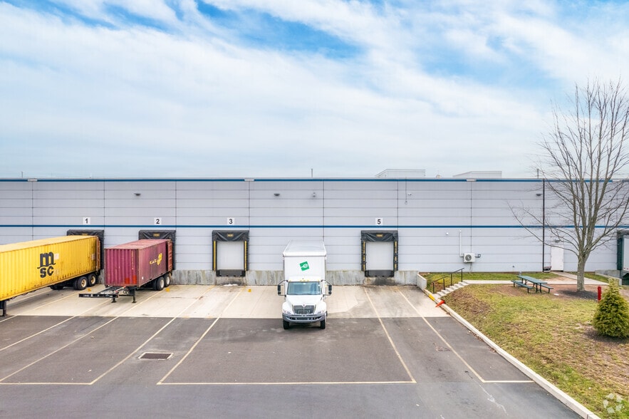 More Photos Of 2750 Morris Rd, Lansdale Distribution For Lease