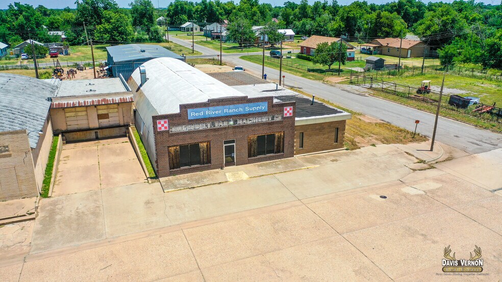 More Photos Of 1331 Cumberland St, Vernon Storefront For Sale