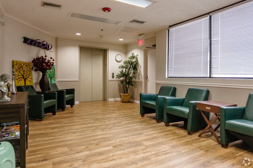 More Photos Of 13800 Park Blvd, Seminole Office For Lease