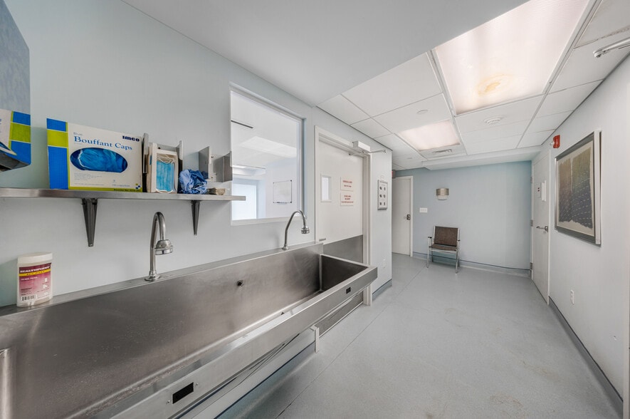 More Photos Of 1693 SW 27th Ave, Miami Office For Sale