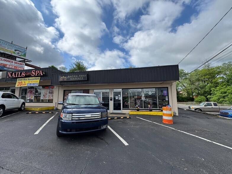 More Photos Of 5103 Clinton Hwy, Knoxville Freestanding For Sale