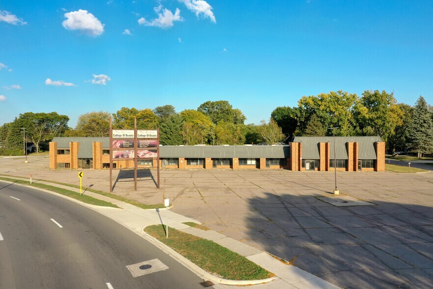 More Photos Of 38116-38160 S Gratiot Ave, Clinton Township Freestanding For Sale