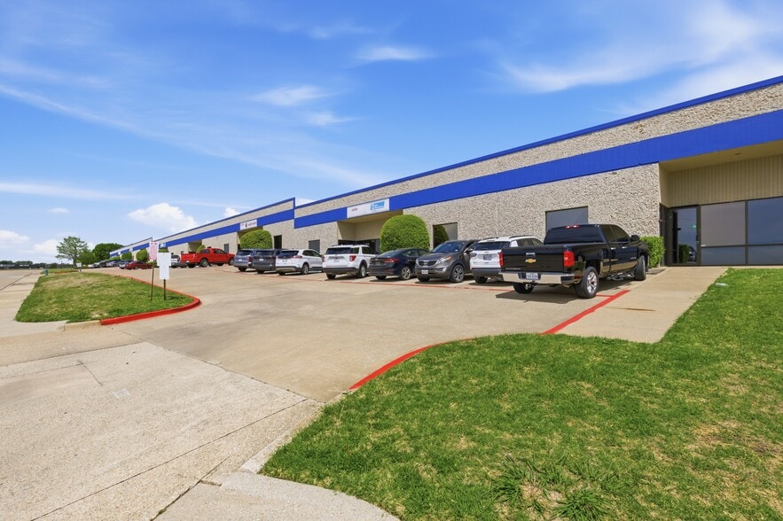 More Photos Of 16500-16530 Westgrove Dr, Addison Distribution For Lease