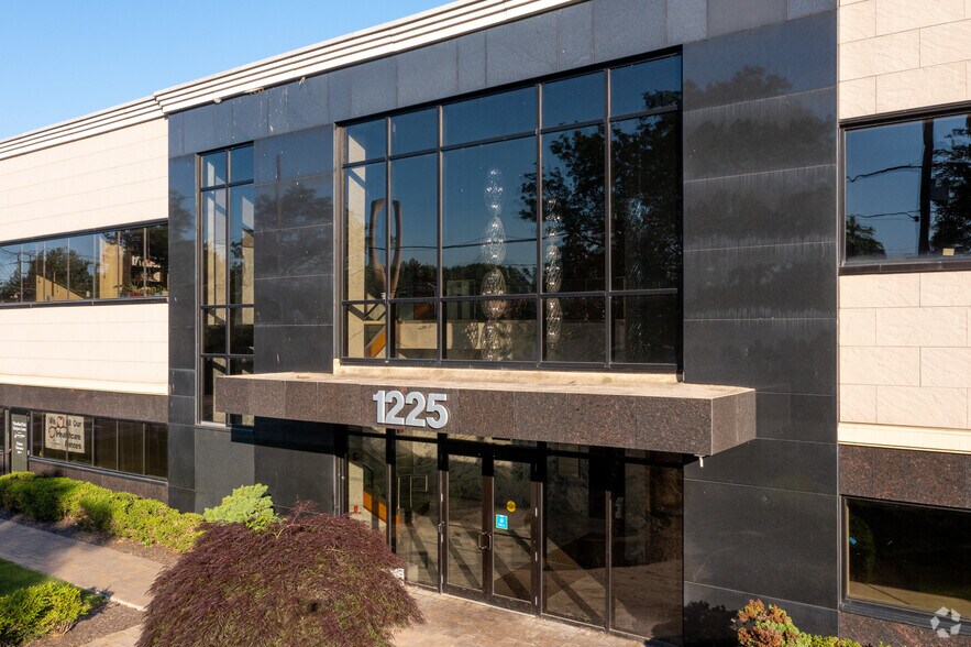 More Photos Of 1225 McBride Ave, Woodland Park Medical For Lease