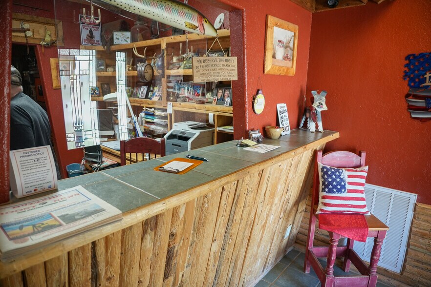 More Photos Of 1122 Douglas Ave, Beaver Hotel For Sale
