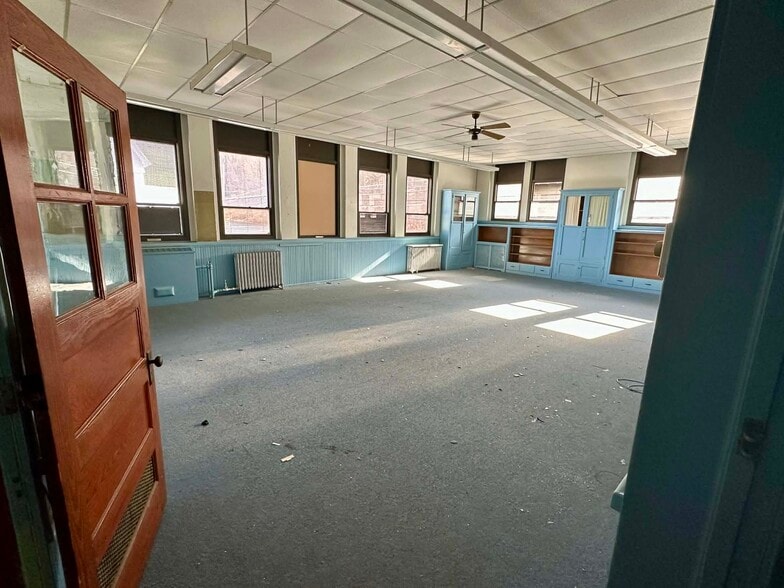 More Photos Of 124 E Abbott St, Lansford Specialty For Sale