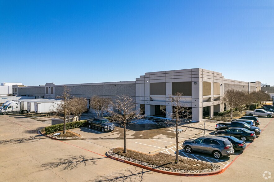 More Photos Of 660 N Dorothy Dr, Richardson Distribution For Lease