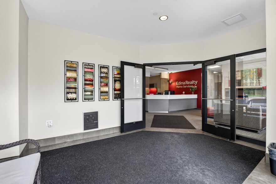 More Photos Of 9605 Schmidt Lake Rd, Plymouth Office Residential For Lease