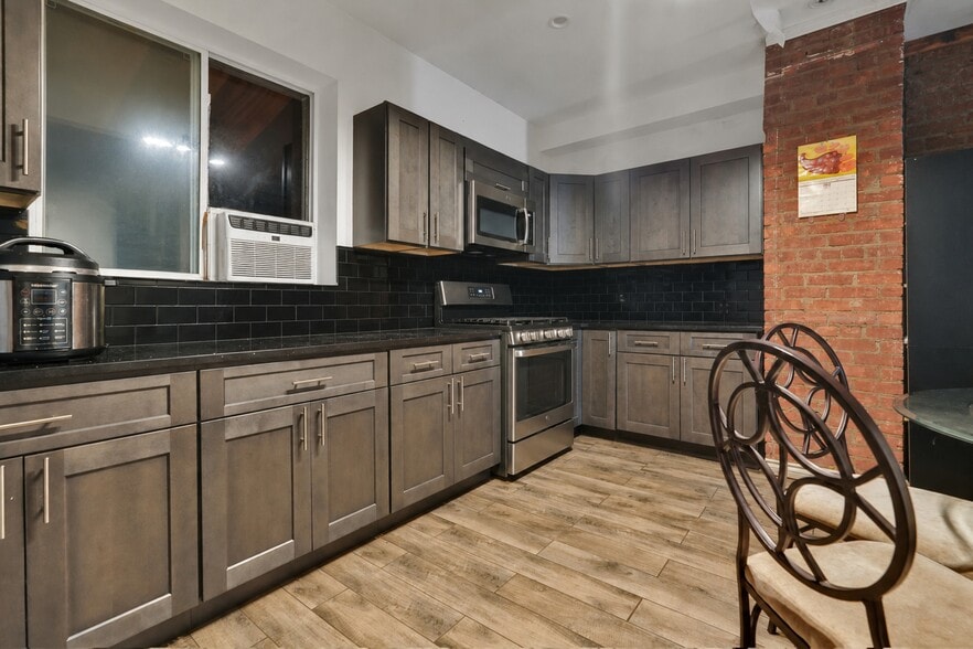 More Photos Of 5224 35th St, Long Island City Light Distribution For Sale