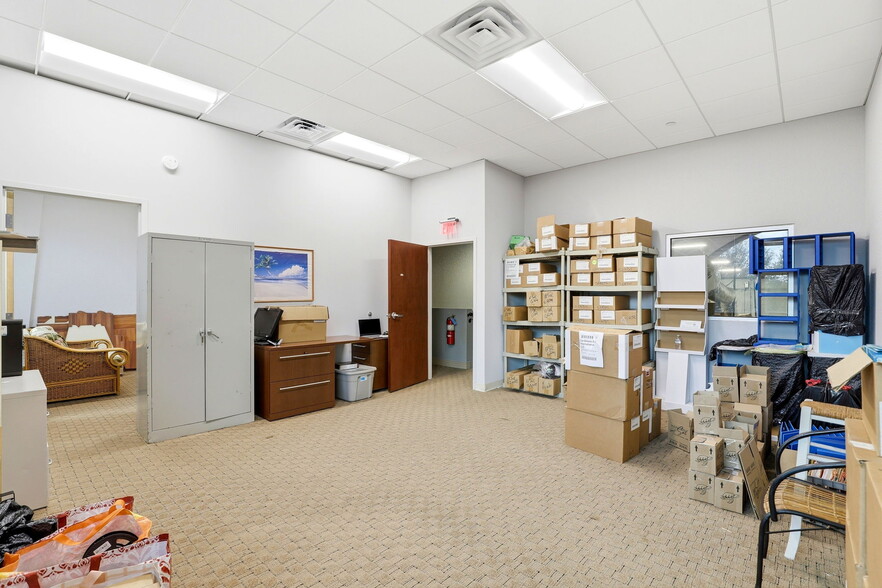 More Photos Of 6881 Kingspointe Pky, Orlando Flex For Sale