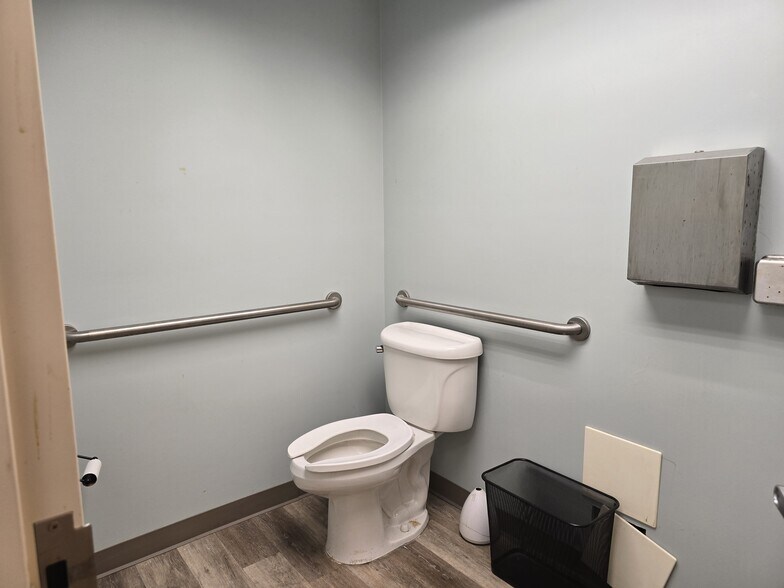 More Photos Of 970 Clifton Ave, Clifton Office For Lease