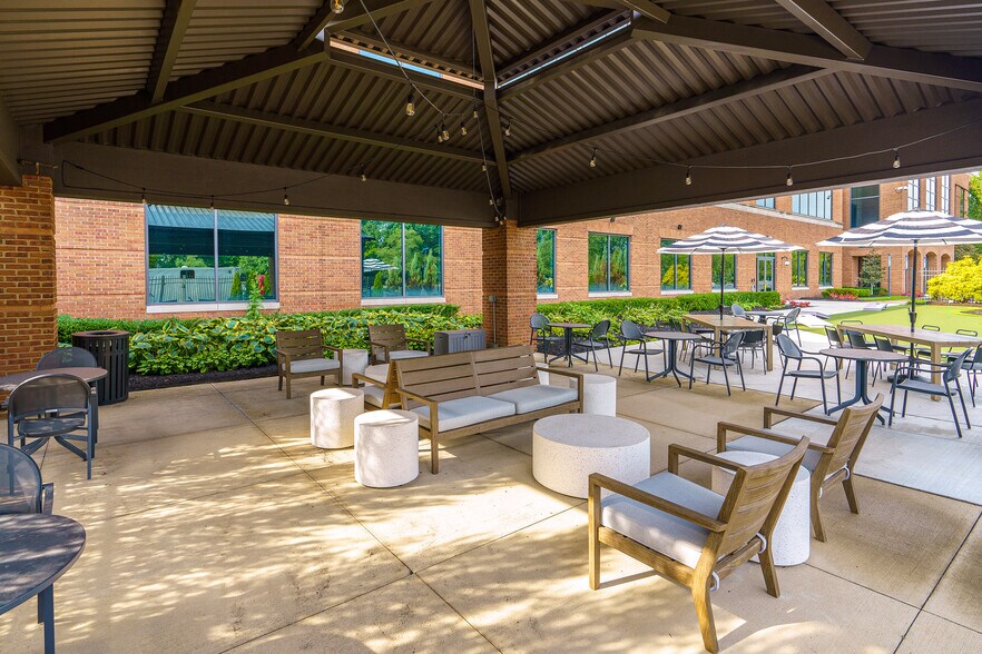 More Photos Of 3100 Easton Square Pl, Columbus Office For Lease