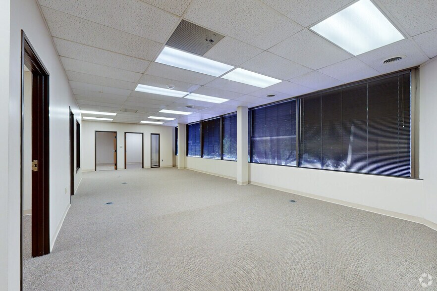 More Photos Of 2655 Villa Creek Dr, Dallas Office For Lease