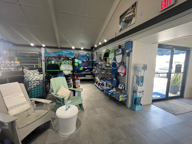 More Photos Of 6840 Cypress Gardens Blvd, Winter Haven Freestanding For Sale