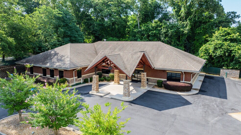 More Photos Of 220 Rock St, Griffin Medical For Sale