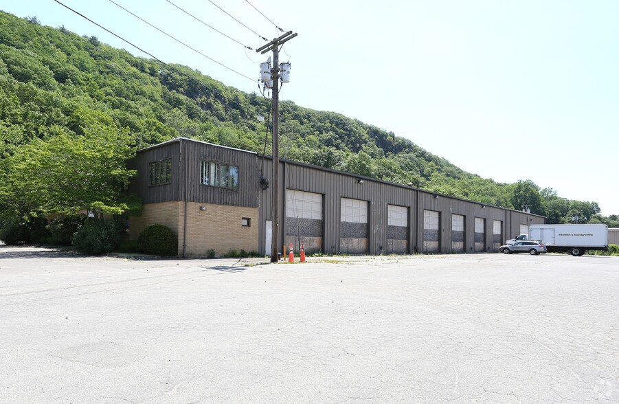 Primary Photo Of 136 Bradley Rd, Woodbridge Truck Terminal For Lease