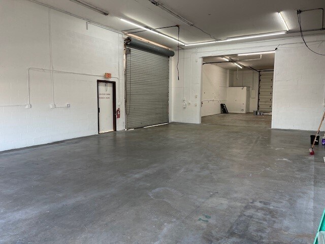 More Photos Of 1030 SE 12th Ct, Cape Coral Warehouse For Sale