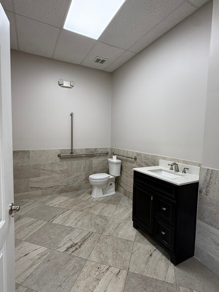 More Photos Of 2518 Memorial Pky SW, Huntsville Flex For Lease