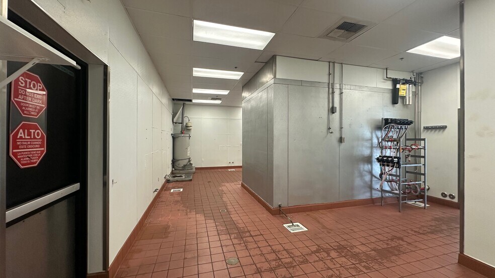 More Photos Of 475-745 E Hospitality Ln, San Bernardino Unknown For Lease