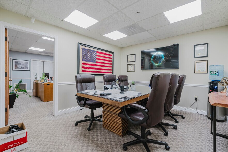 More Photos Of 11 Front St, Weymouth Office For Lease