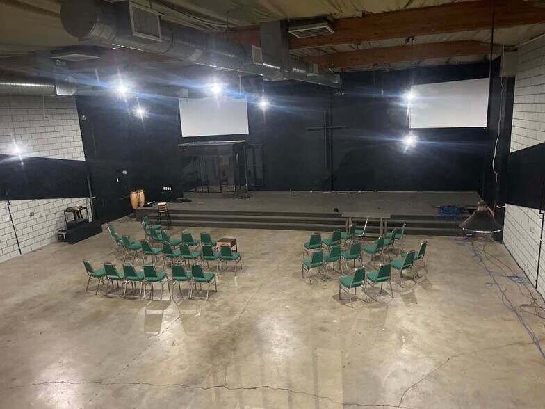 More Photos Of 747 Milford St, Glendale Warehouse For Lease