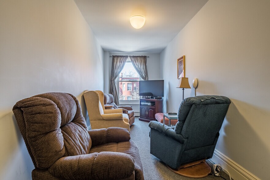 More Photos Of 298-300 Newbury St, Boston Schools For Sale