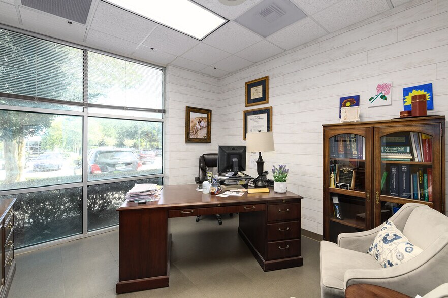 More Photos Of 1361 13th Ave S, Jacksonville Beach Office For Lease