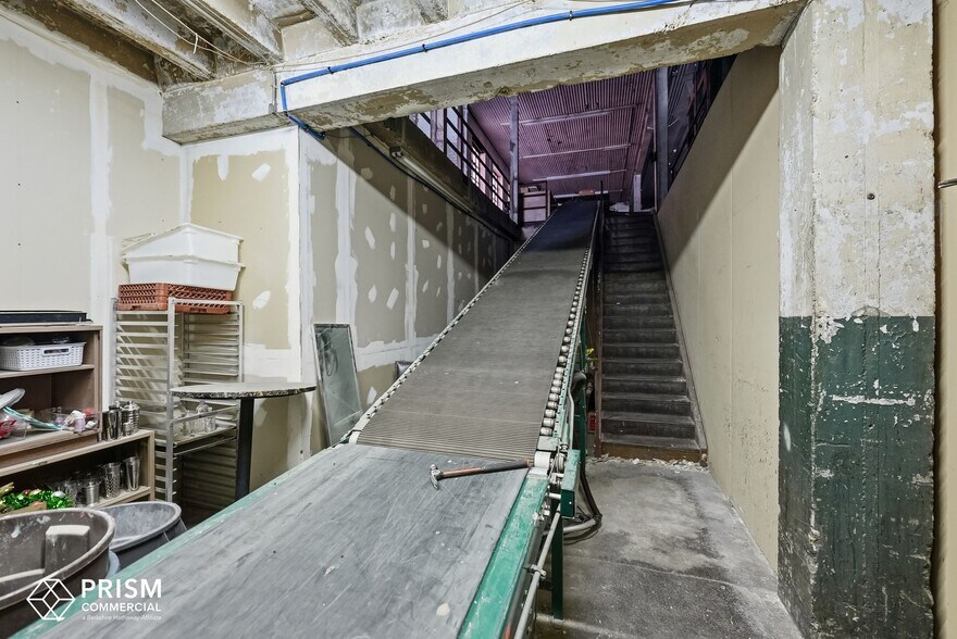 More Photos Of 1332-1336 P St, Lincoln Bar For Sale