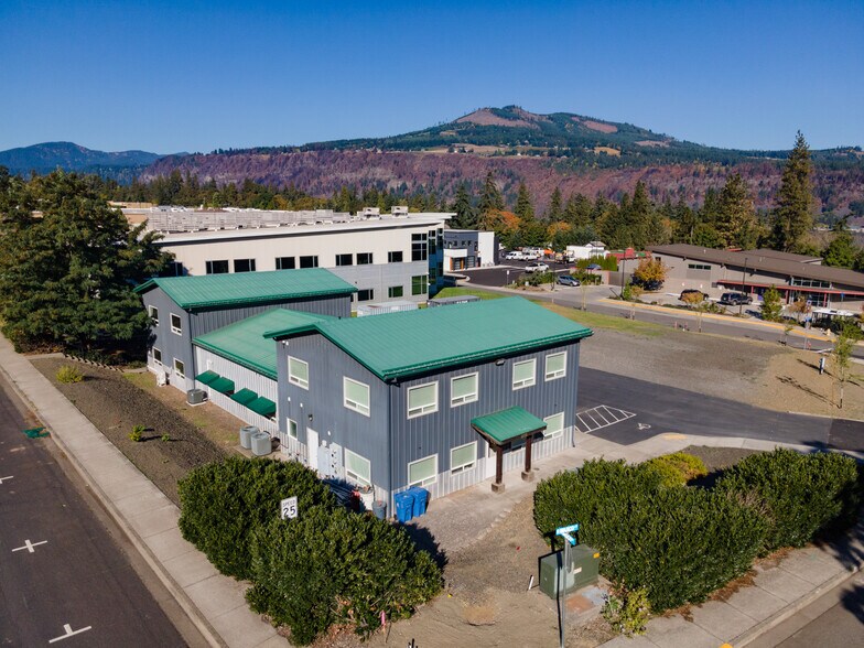 More Photos Of 200 N Wasco Ct, Hood River Warehouse For Lease