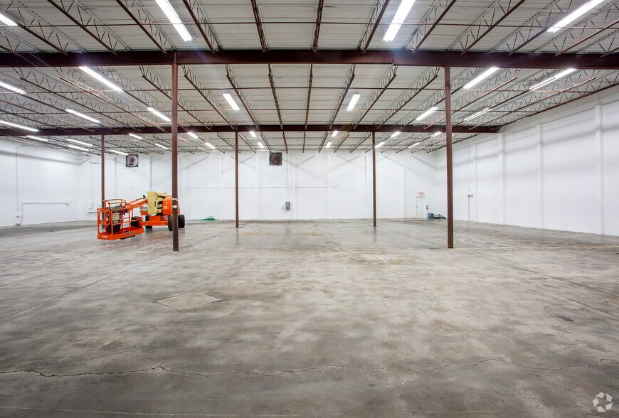 More Photos Of 12105 N 28th St, Saint Petersburg Warehouse For Sale