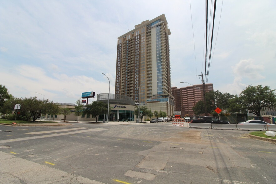 More Photos Of 614 E 12th St, Austin Office For Sale