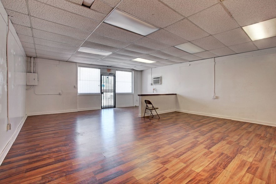 More Photos Of 4902 Fulton St, Houston Freestanding For Lease