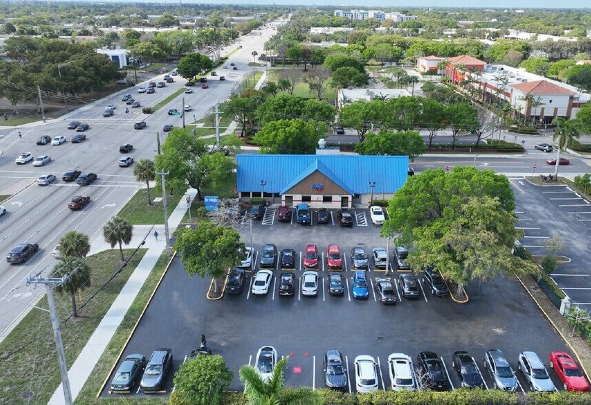 More Photos Of 6101 N University Dr, Fort Lauderdale Restaurant For Sale