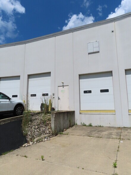 More Photos Of 2097 London Rd, Delaware Warehouse For Lease