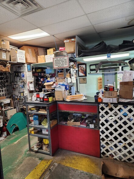 More Photos Of 705 N Beach St, Daytona Beach Manufacturing For Sale