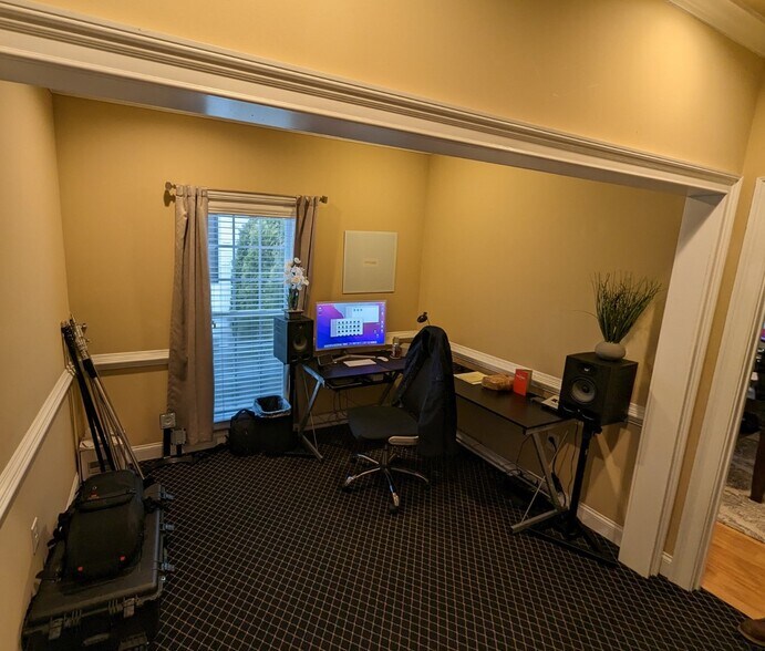 More Photos Of 341 Dahlonega St, Cumming Office Residential For Lease