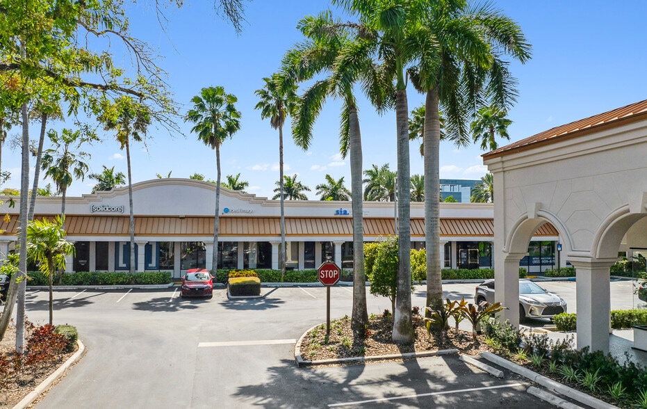 More Photos Of 2200-2222 Glades Rd, Boca Raton Unknown For Lease
