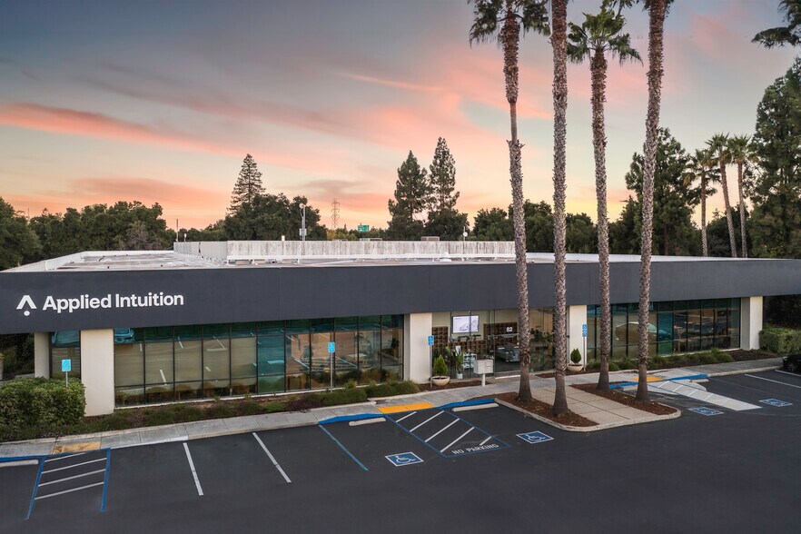 More Photos Of 82 Pioneer Way, Mountain View Research And Development For Lease