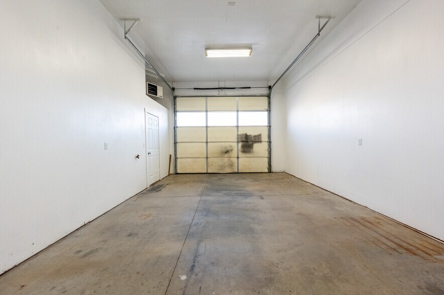 More Photos Of 211 Jetway Dr, Belgrade Flex For Sale