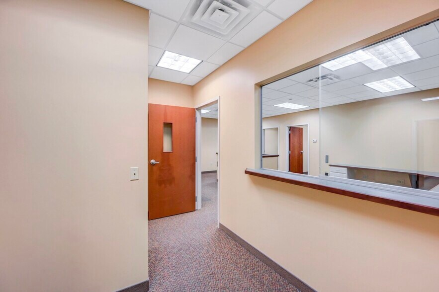 More Photos Of 1110 Clay Ave, Dunmore Medical For Lease