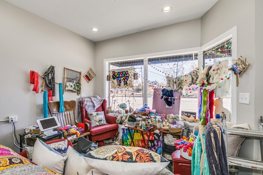 More Photos Of 609-611 N Dale St N, Saint Paul Storefront Retail Residential For Sale