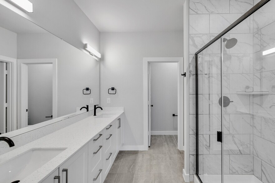 More Photos Of 4059 Clovis St, Midlothian Multifamily For Sale