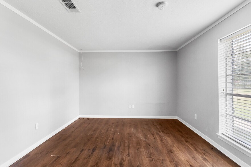 More Photos Of 13040 Highway 105 E, Conroe Industrial For Sale