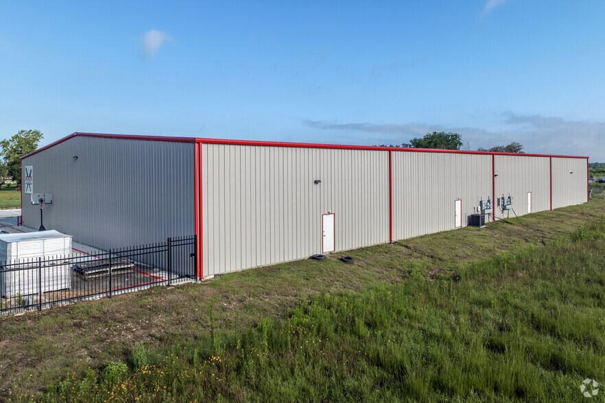 More Photos Of 16712 Grant, Cypress Light Manufacturing For Sale