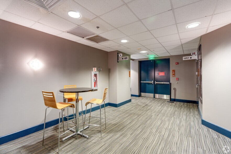 More Photos Of 15 S Court Ave, Orlando General Retail For Sale