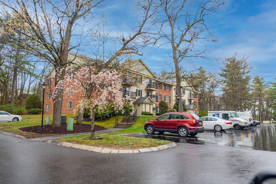 More Photos Of 1 Oak Hill Ln, Nashua Apartments For Sale