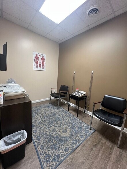 More Photos Of 600 Iron City Dr, Pittsburgh Freestanding For Lease