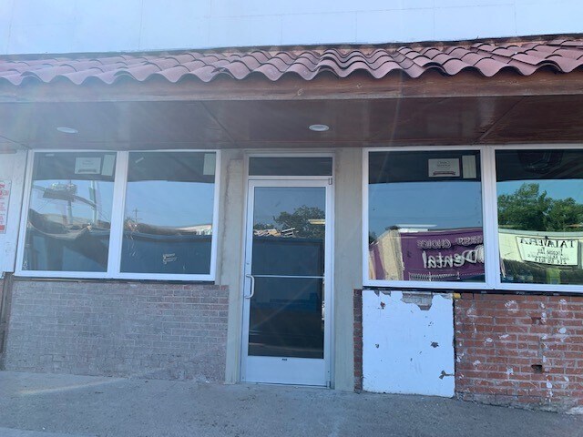 More Photos Of 2706 Samuell Blvd, Dallas Storefront For Lease