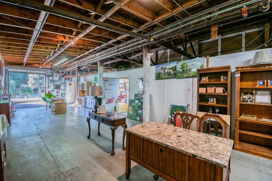 More Photos Of 4214 W Virginia Ave, Tampa Warehouse For Lease