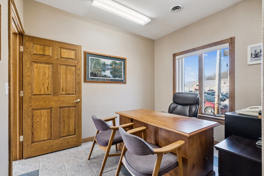 More Photos Of 702 Short St, Decorah Office For Sale
